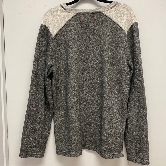 Tommy Bahama Two Tone Gray Lightweight Sweatshirt - Picture 2 of 8